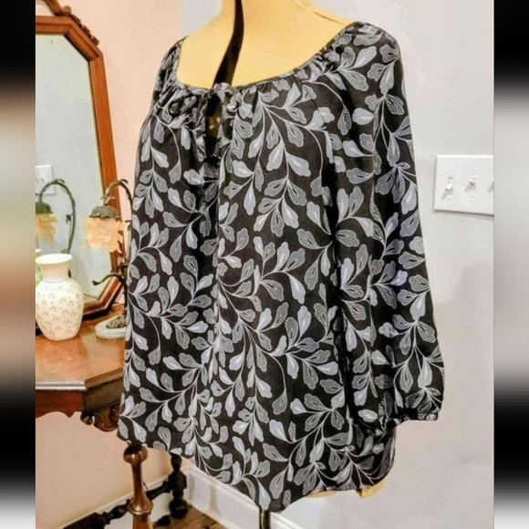 NEW 1X Blk Leaf Blouse - Picture 8 of 8